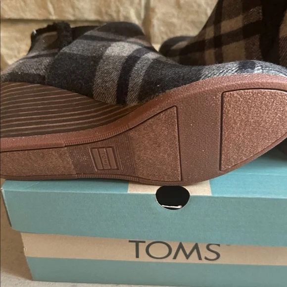 NWT TOMS Women's Checkered Ankle Booties - Black and Gray - Picture 4 of 7